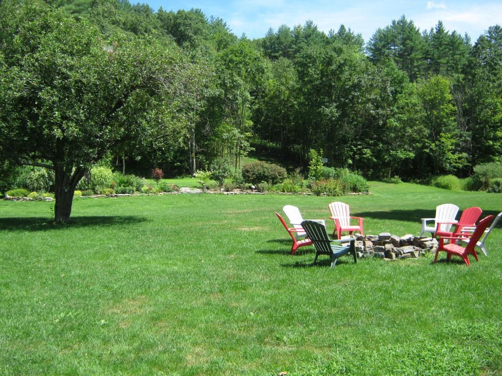 Stone Hearth Inn And Eatery Chester Exterior foto