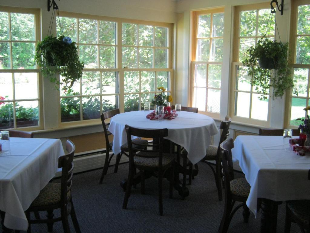 Stone Hearth Inn And Eatery Chester Exterior foto