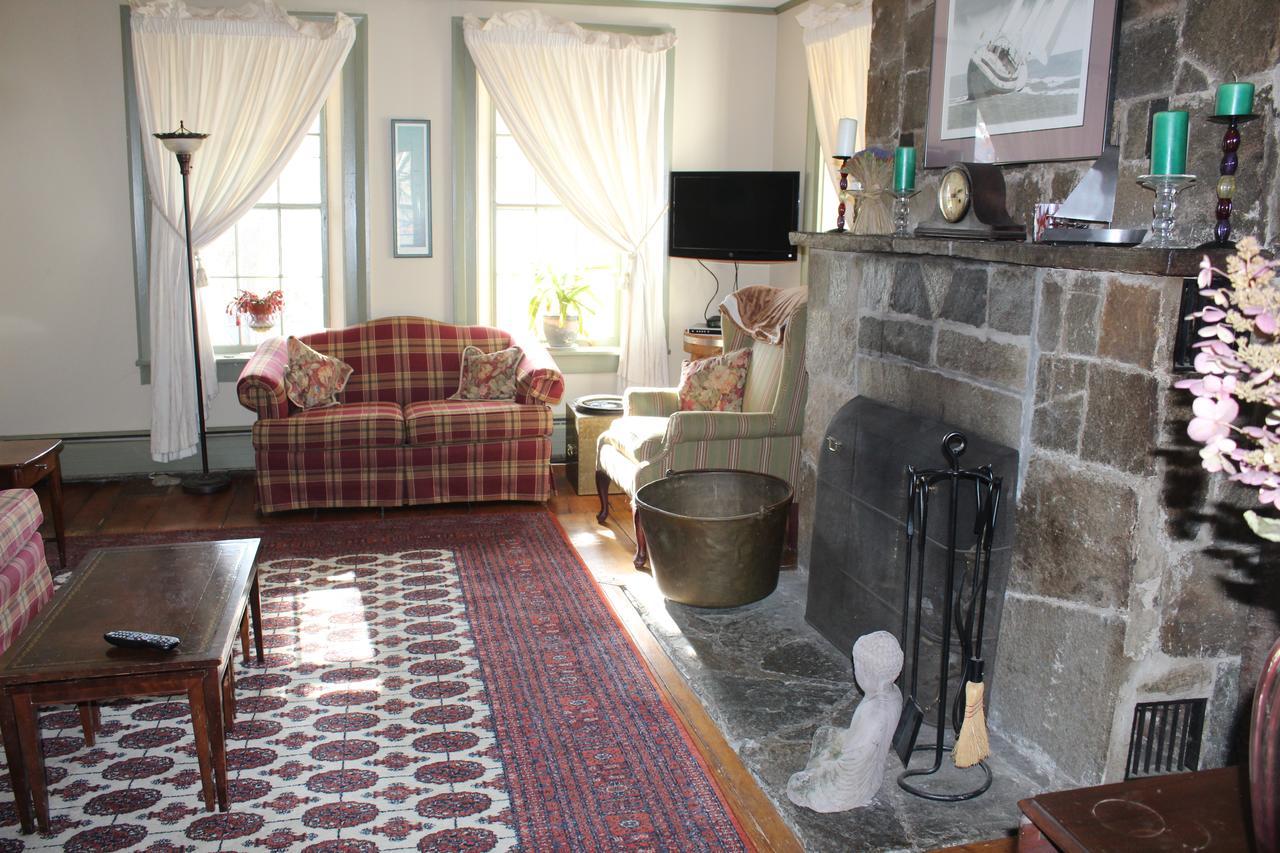 Stone Hearth Inn And Eatery Chester Exterior foto